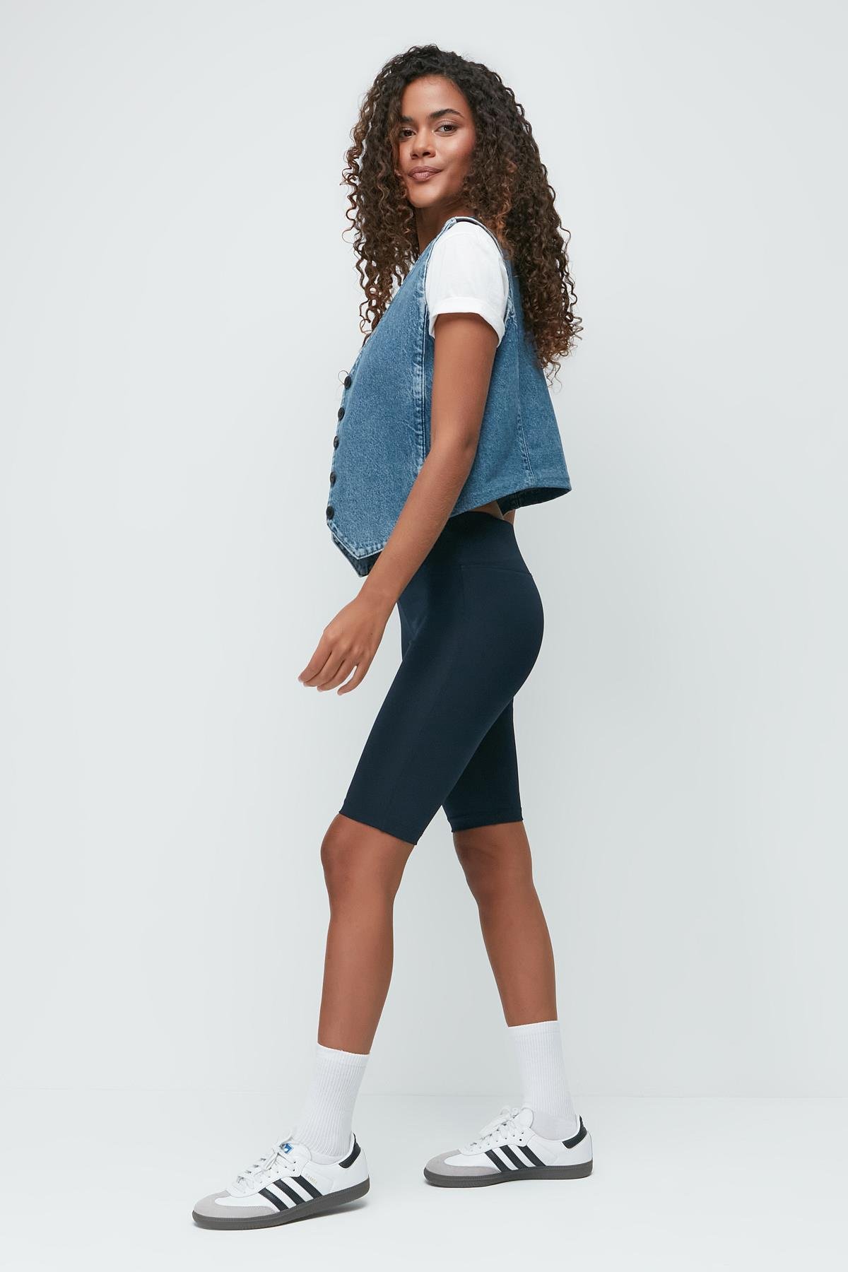 High-Waisted Knee-Length Sports Shorts Leggings 9409 Navy Blue