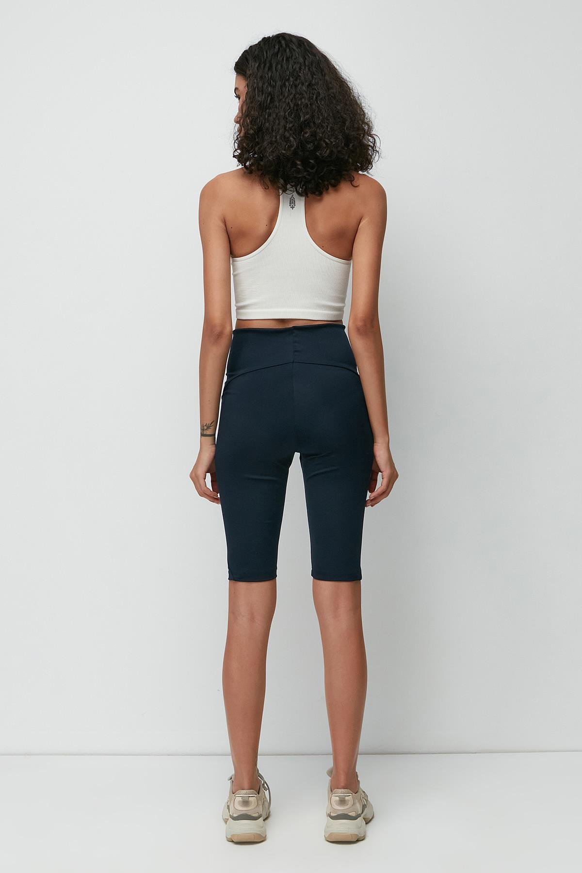 Karyoka High-Waisted Knee-Length Sports Shorts Leggings 9412 Navy Blue