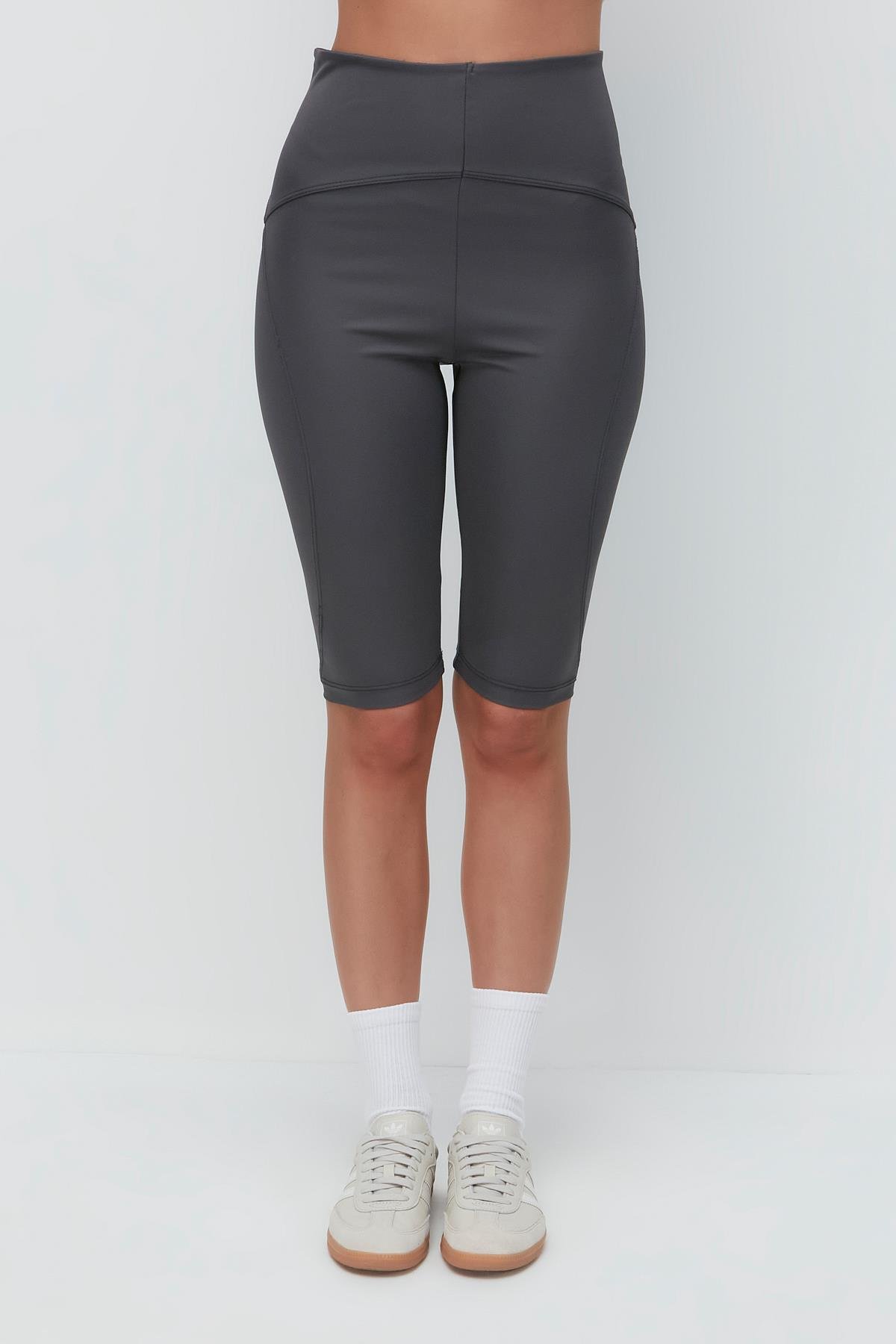 Karyoka High-Waisted Knee-Length Sports Shorts Leggings 9412 Smoked Color