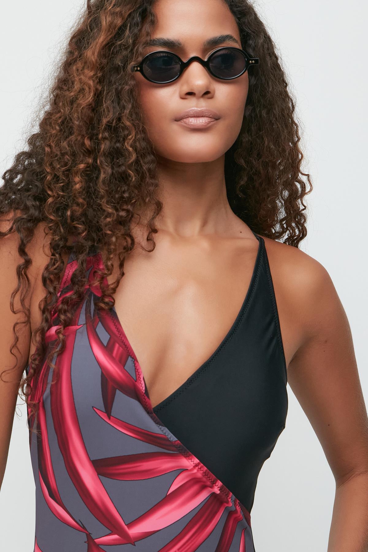 V neckline wrap-around swimsuit 7754 Black/Red