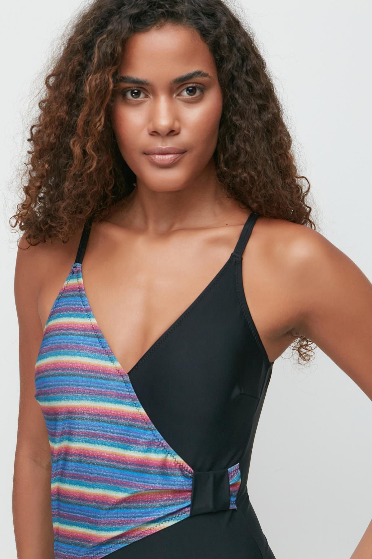 V neckline wrap-around swimsuit 7781 