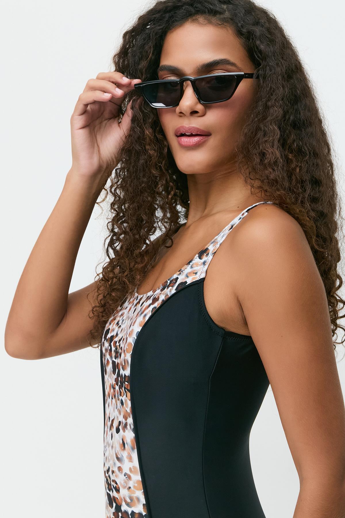 U-neck Swimsuit 7762 Beige