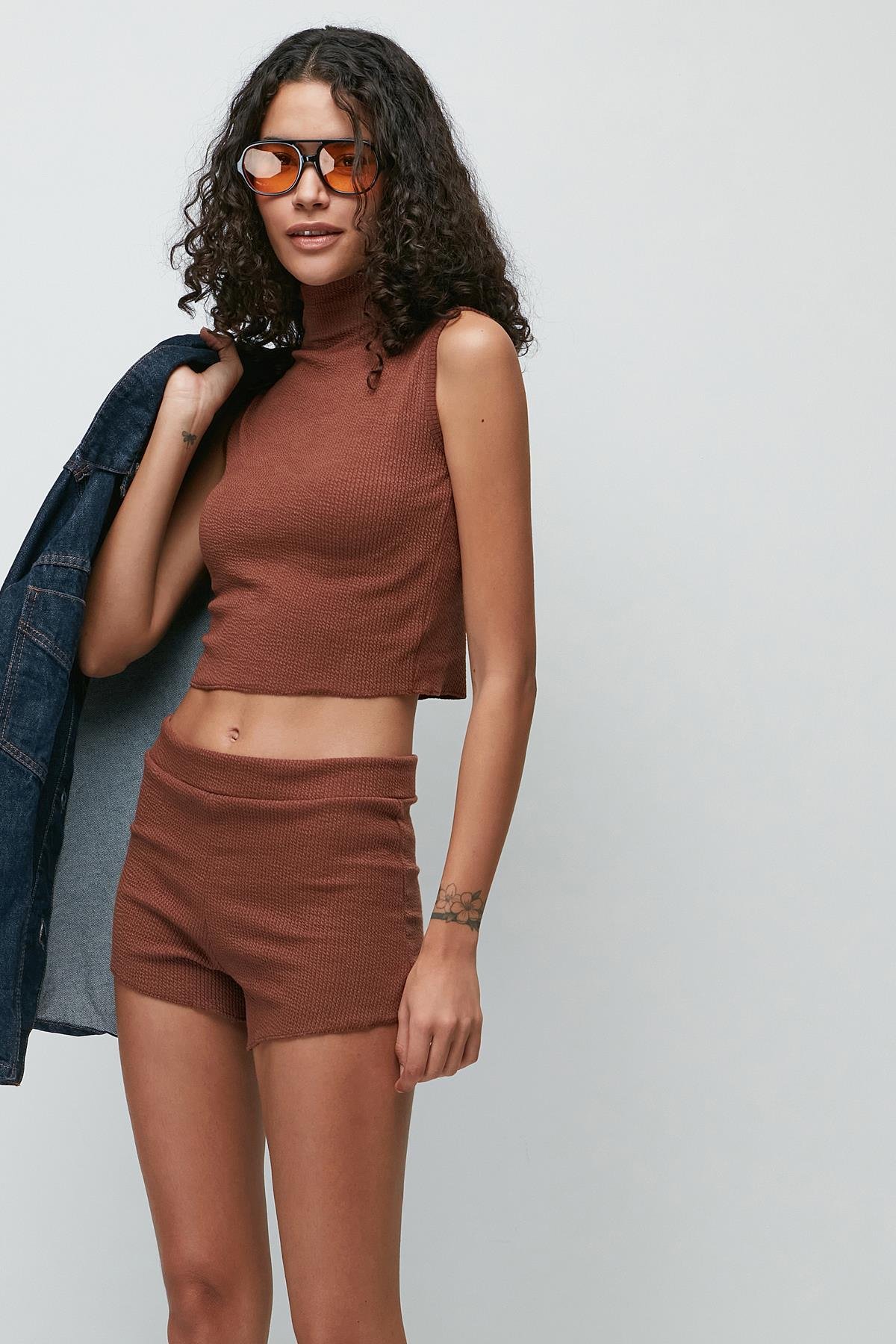 C&City Ribbed Turtleneck Sleeveless T-Shirt Shorts Set 9134  Brown