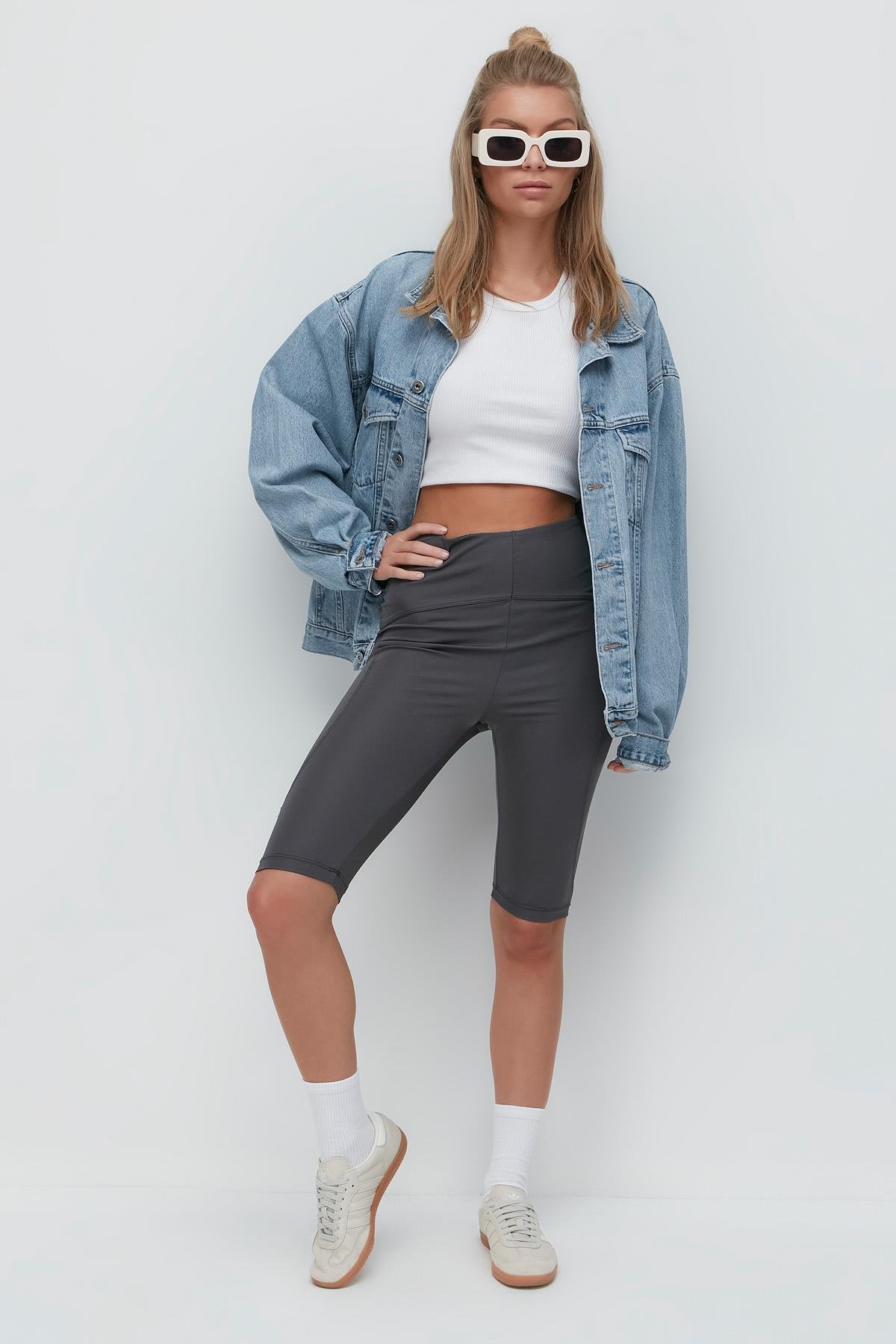 Karyoka High-Waisted Knee-Length Sports Shorts Leggings 9412 Smoked Color