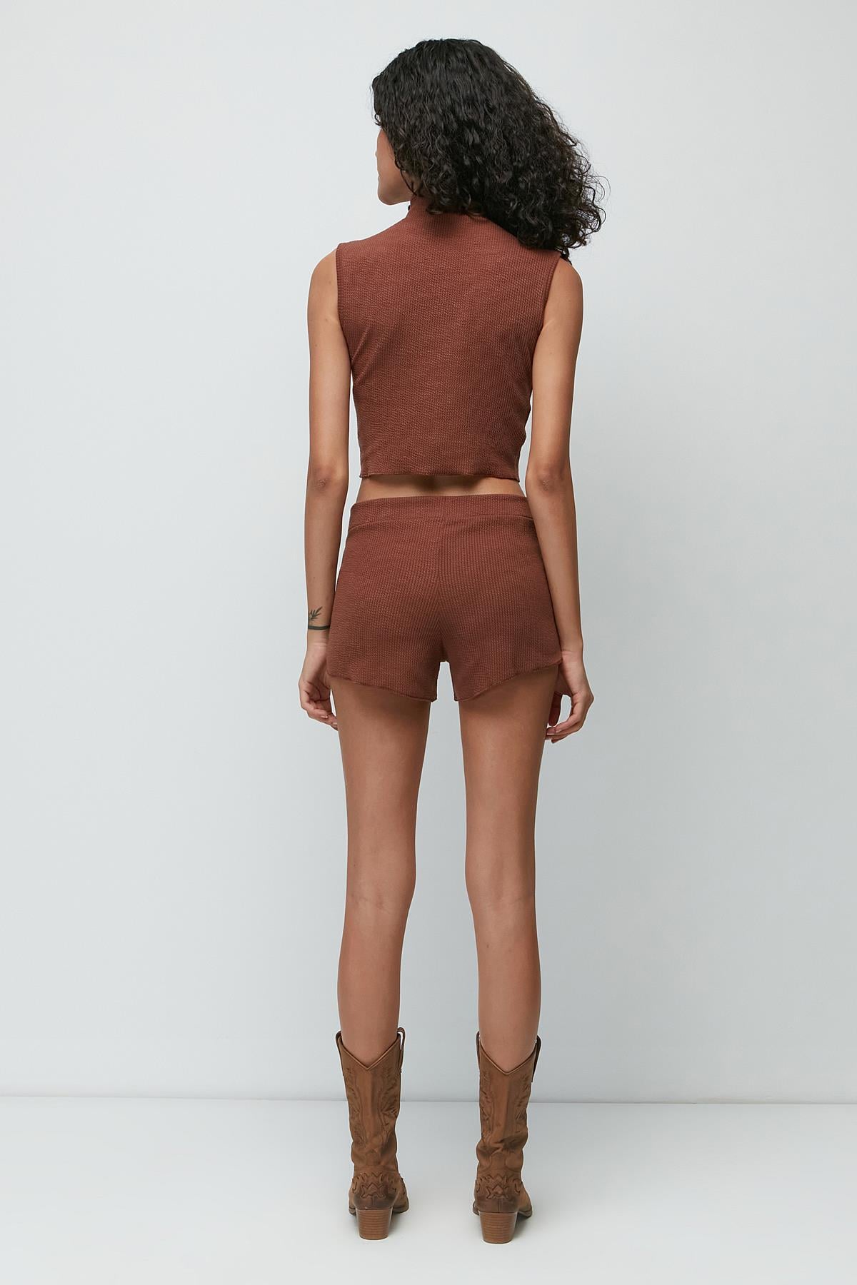 C&City Ribbed Turtleneck Sleeveless T-Shirt Shorts Set 9134  Brown