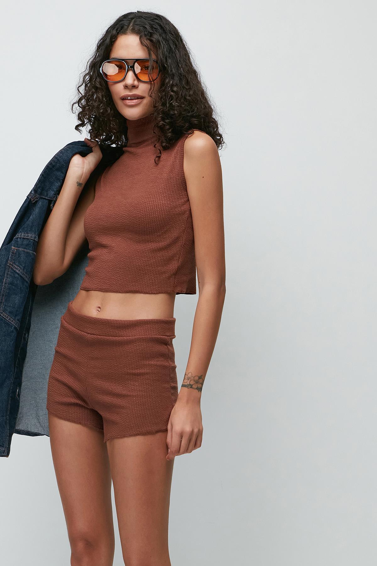 C&City Ribbed Turtleneck Sleeveless T-Shirt Shorts Set 9134  Brown